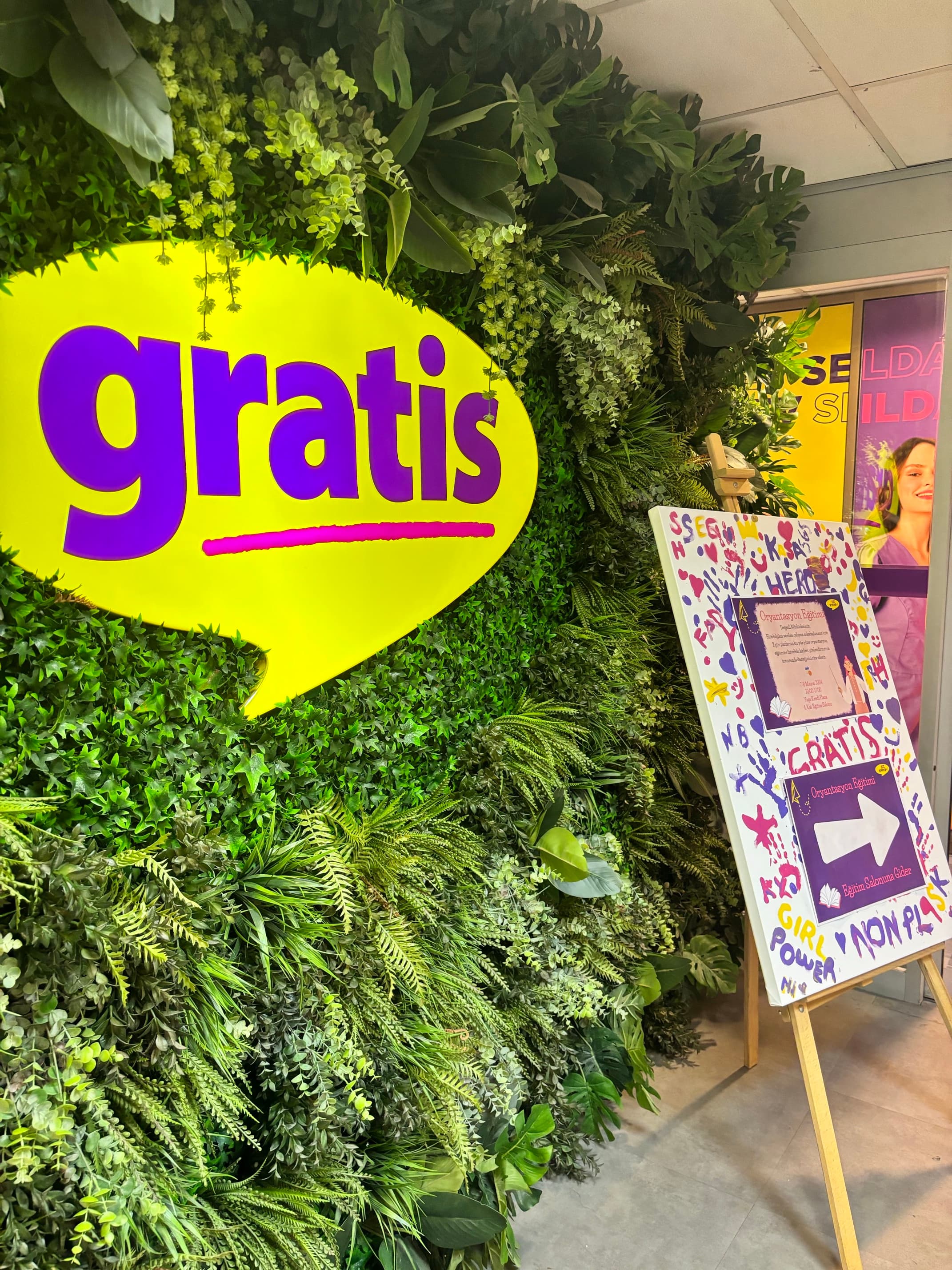 GRATIS